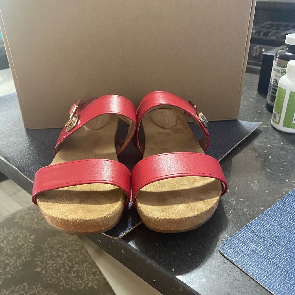 Ladies comfortable summer sandal.